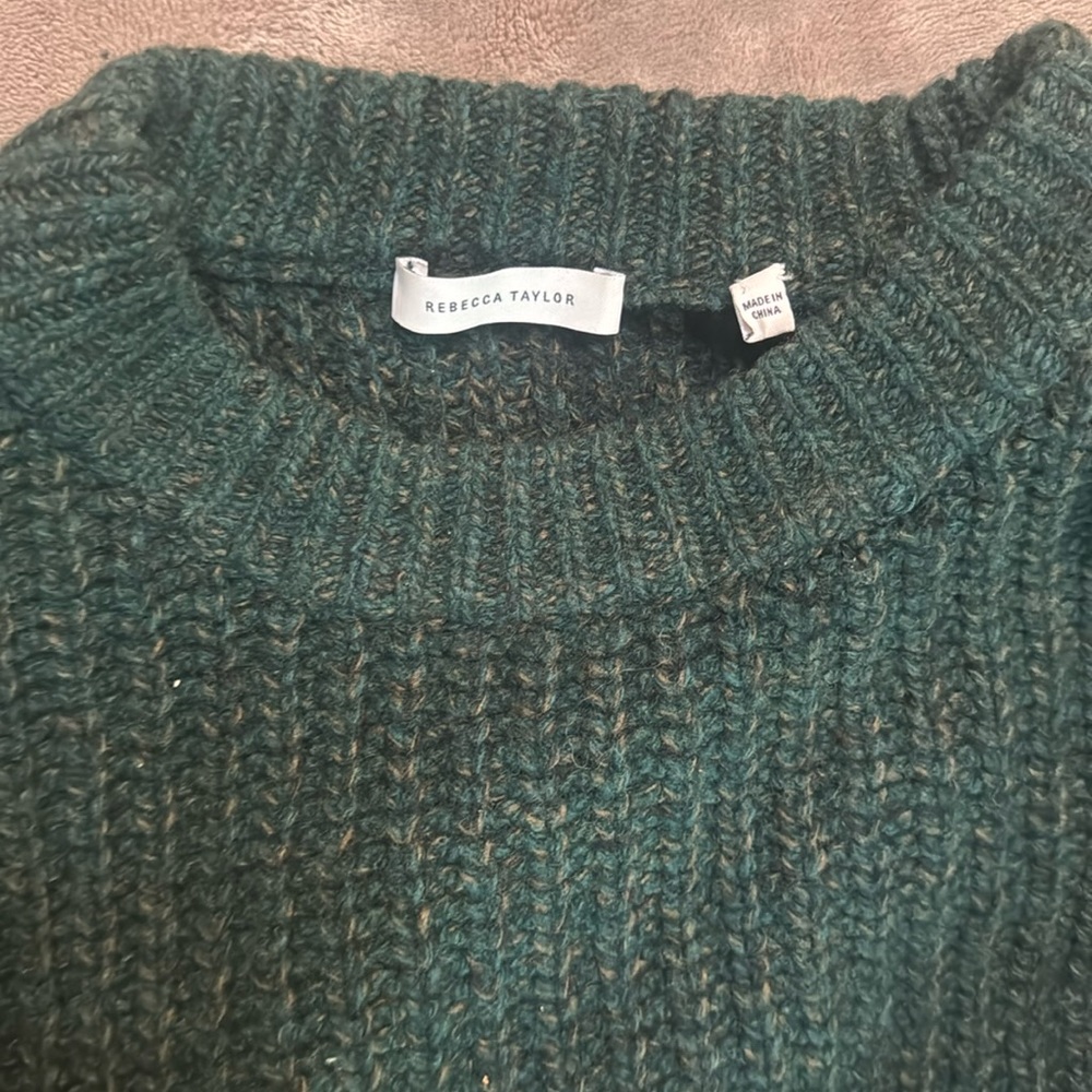 Selling an oversized beautiful sweater in a good condition.